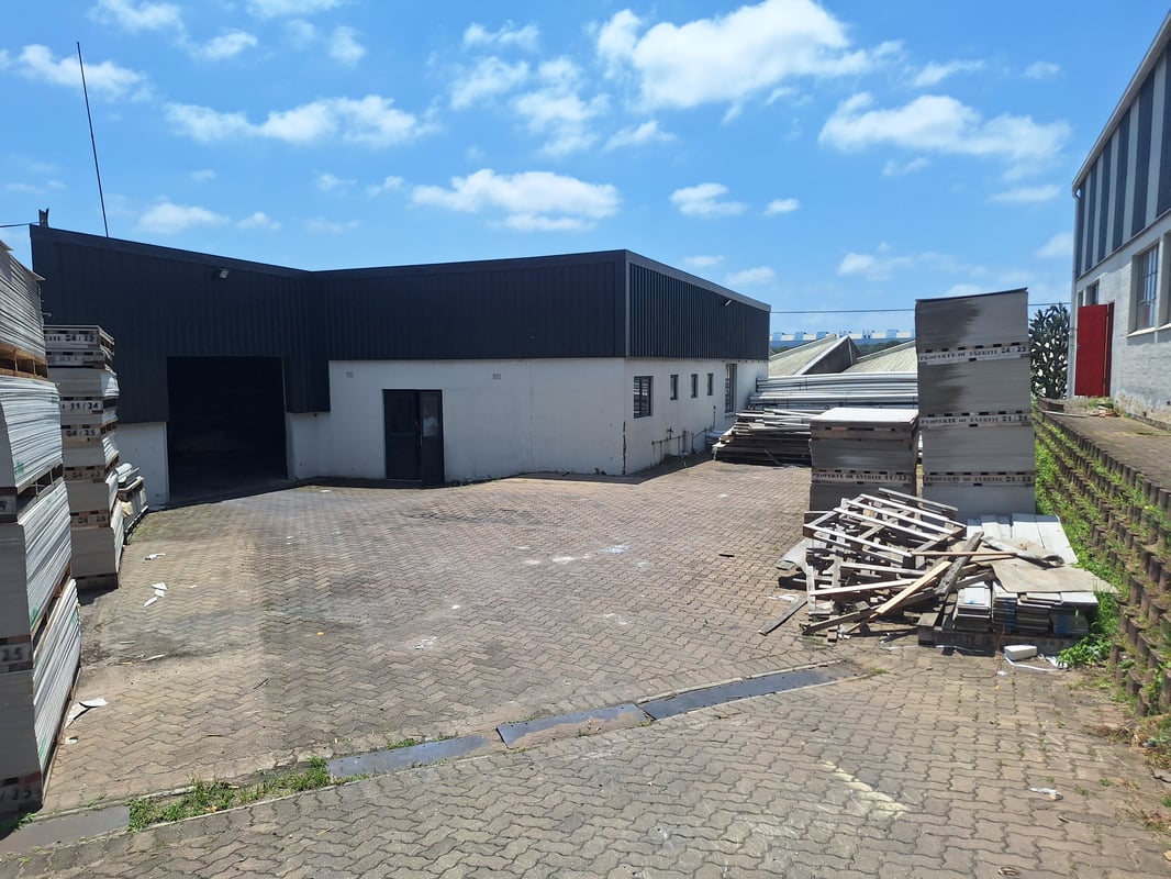 1 345m² Warehouse To Let in New Germany