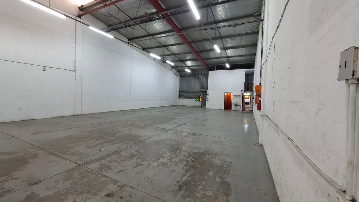 321m² Warehouse To Let at Springfield Park