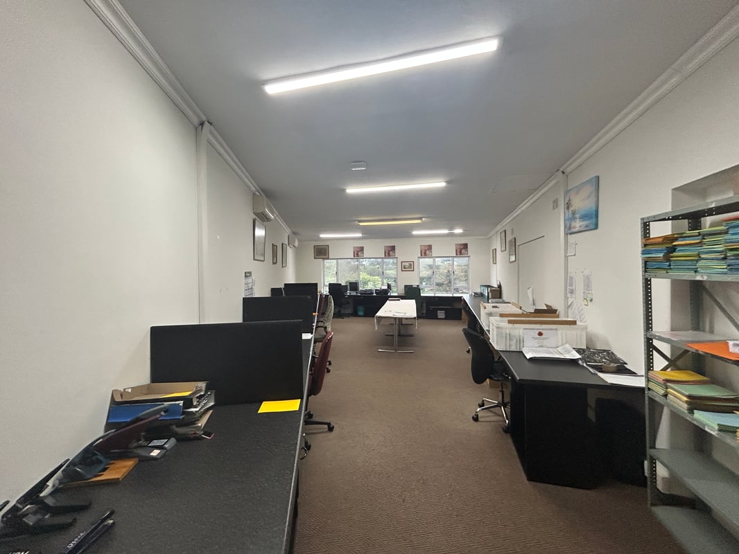 988m² Standalone Office For Sale in Westville
