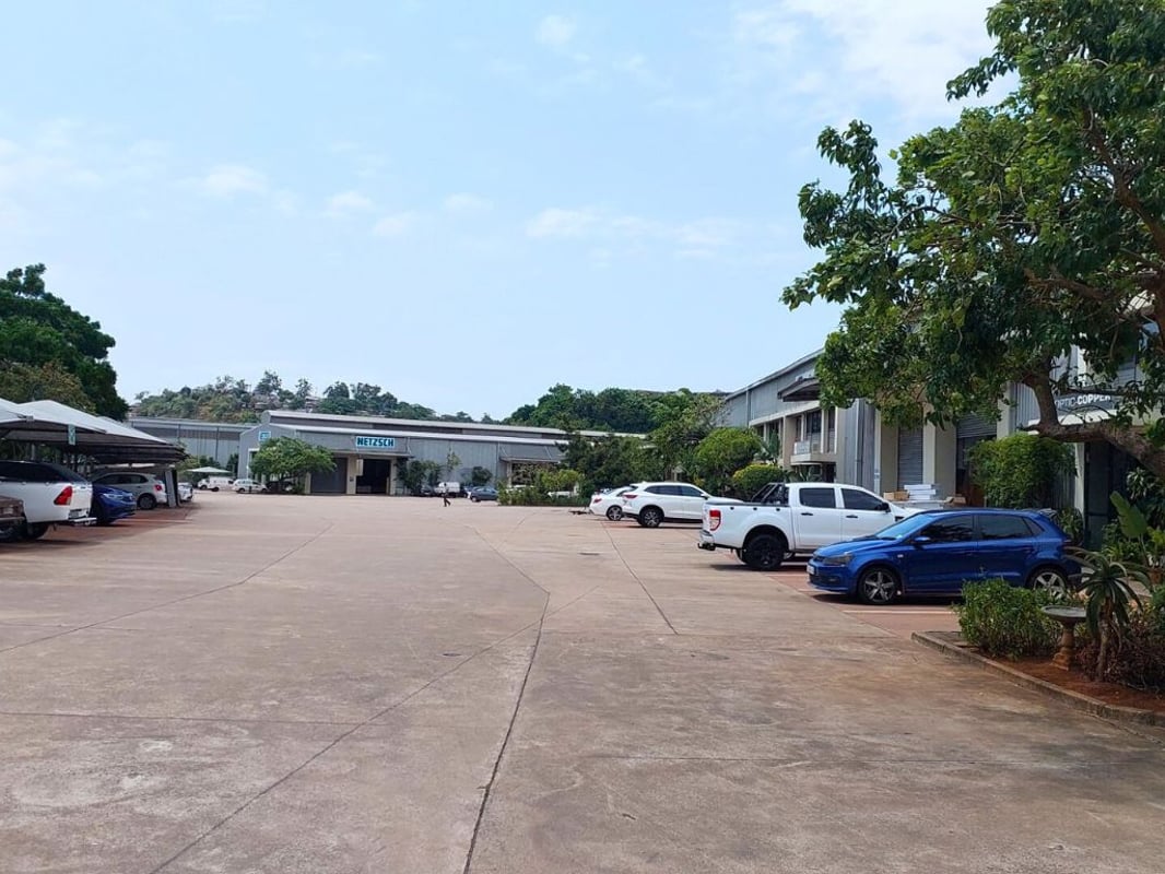 1008m² Warehouse For Sale in Riverhorse Valley