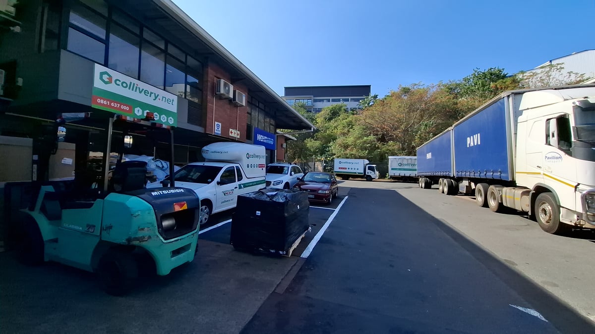 276m² Warehouse To Let in Redhill