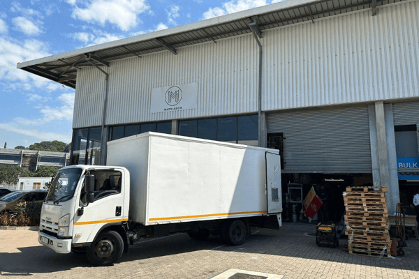 559m² Warehouse with Prime Exposure for Lease in Riverhorse Valley — image 5