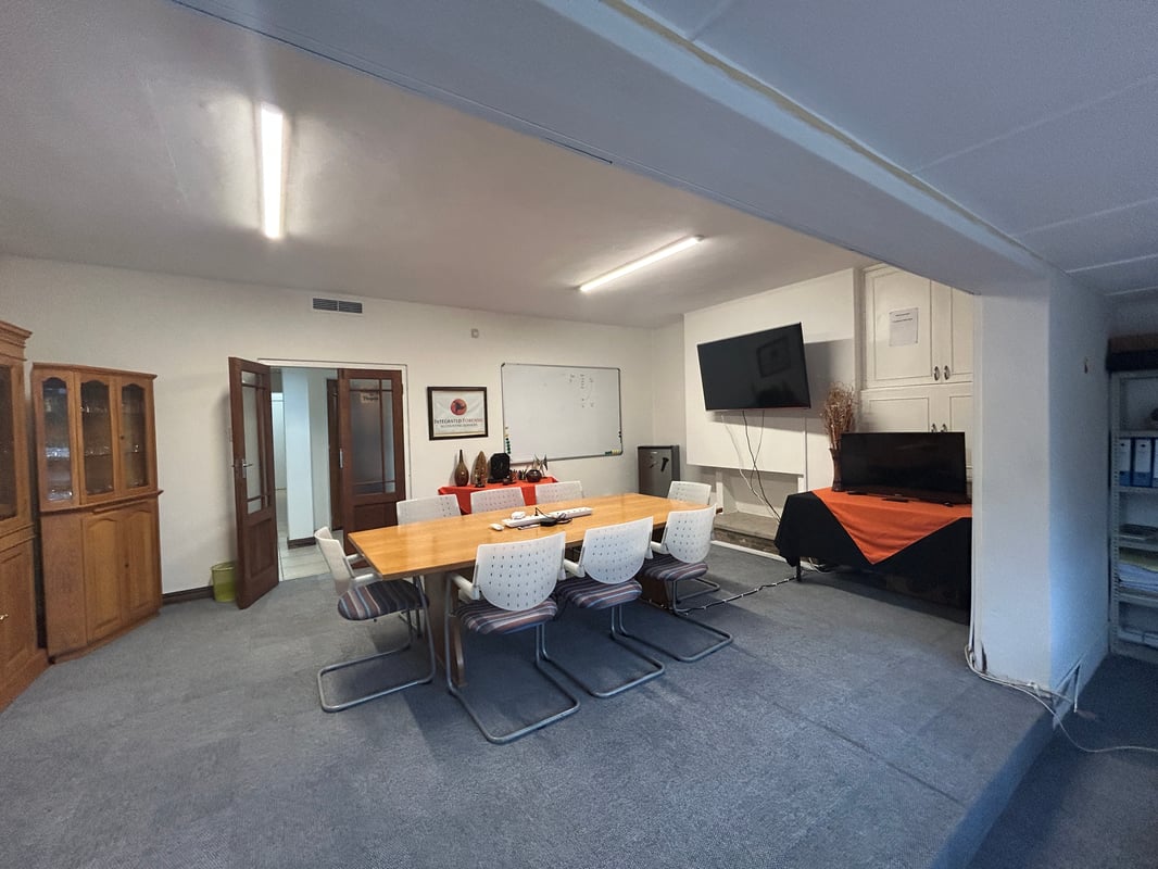 988m² Standalone Office For Sale in Westville