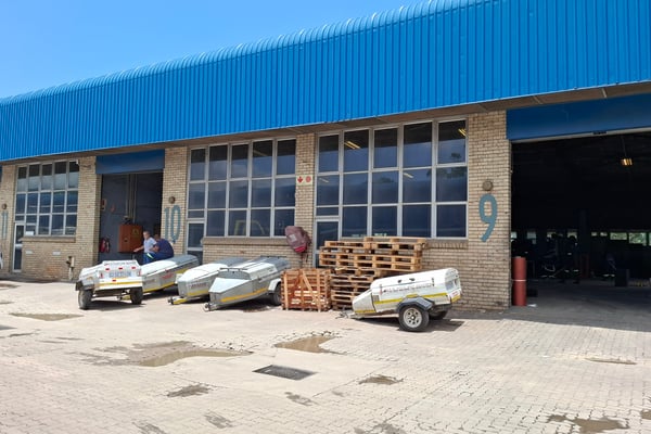 396m² Warehouse For Lease in Glen Anil — image 2