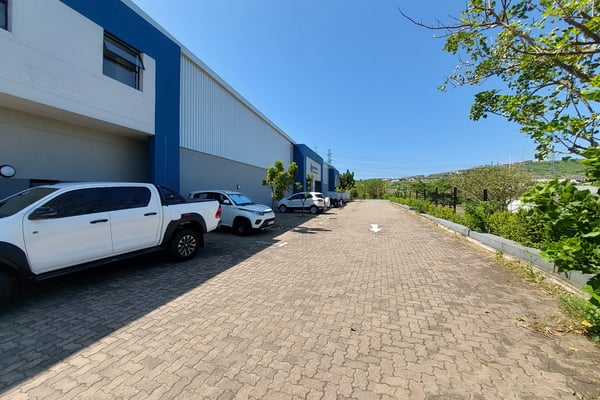 648m² Warehouse To Let in Cornubia — image 2
