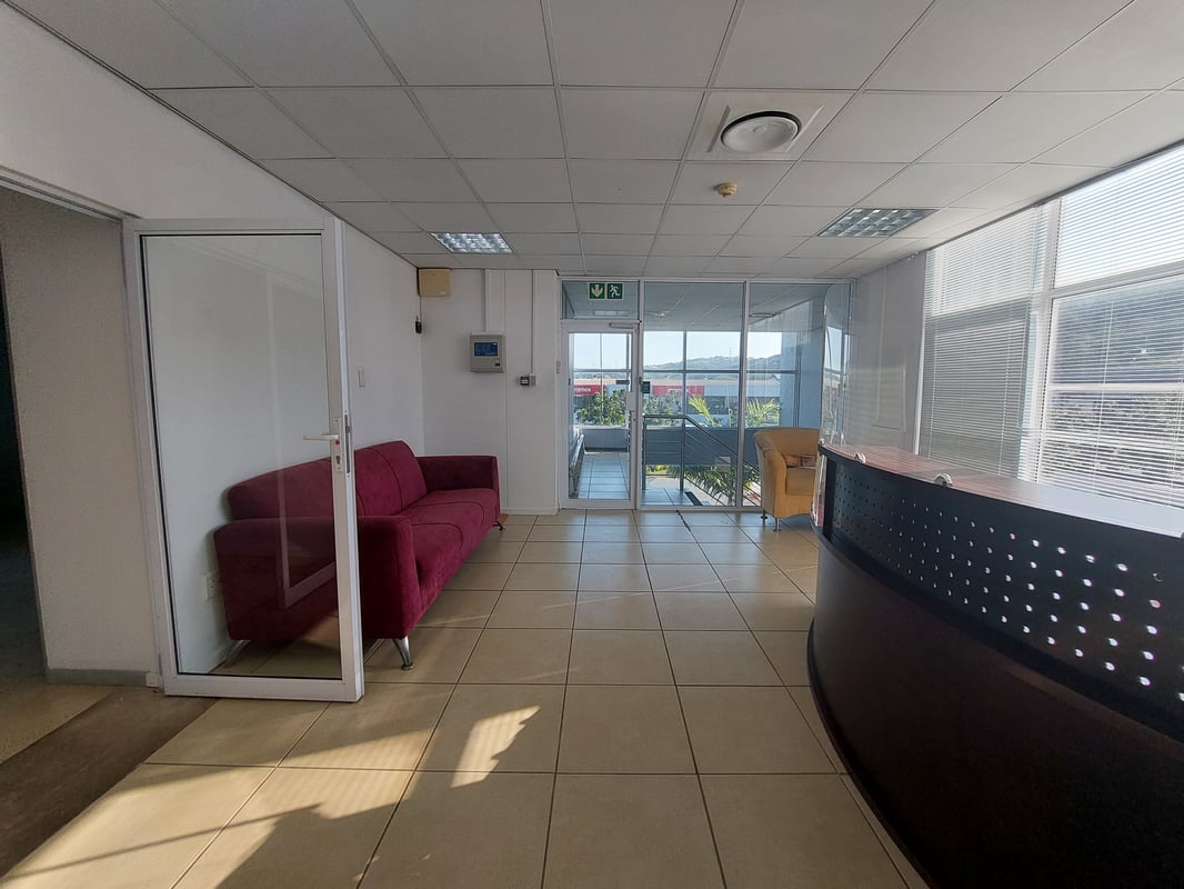 375m² Office To Let in Riverhorse Valley
