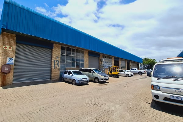 396m² Warehouse For Lease in Glen Anil — image 4
