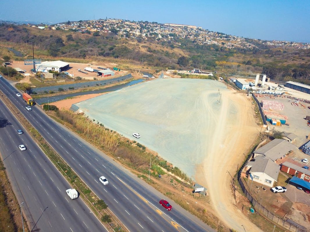 15 911m² Hardened Yard For Lease in Riverhorse Valley