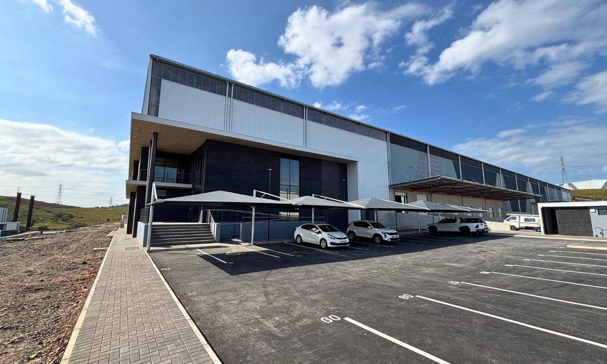 8 195m² New Warehousing Facility To Let in Riverhorse Valley 