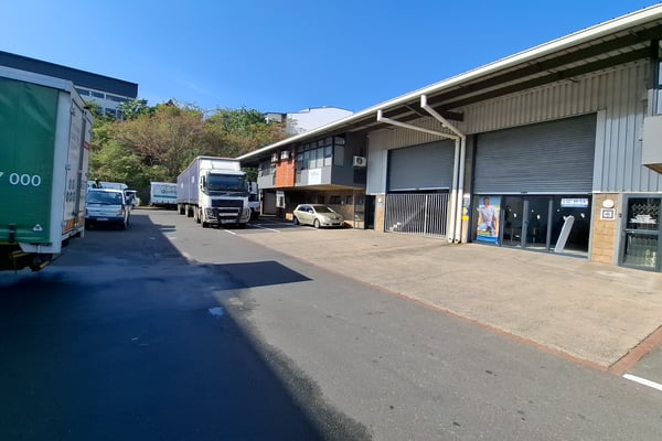 276m² Warehouse To Let in Redhill — image 2