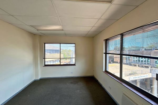  165m² Office To Let in Westville — image 6