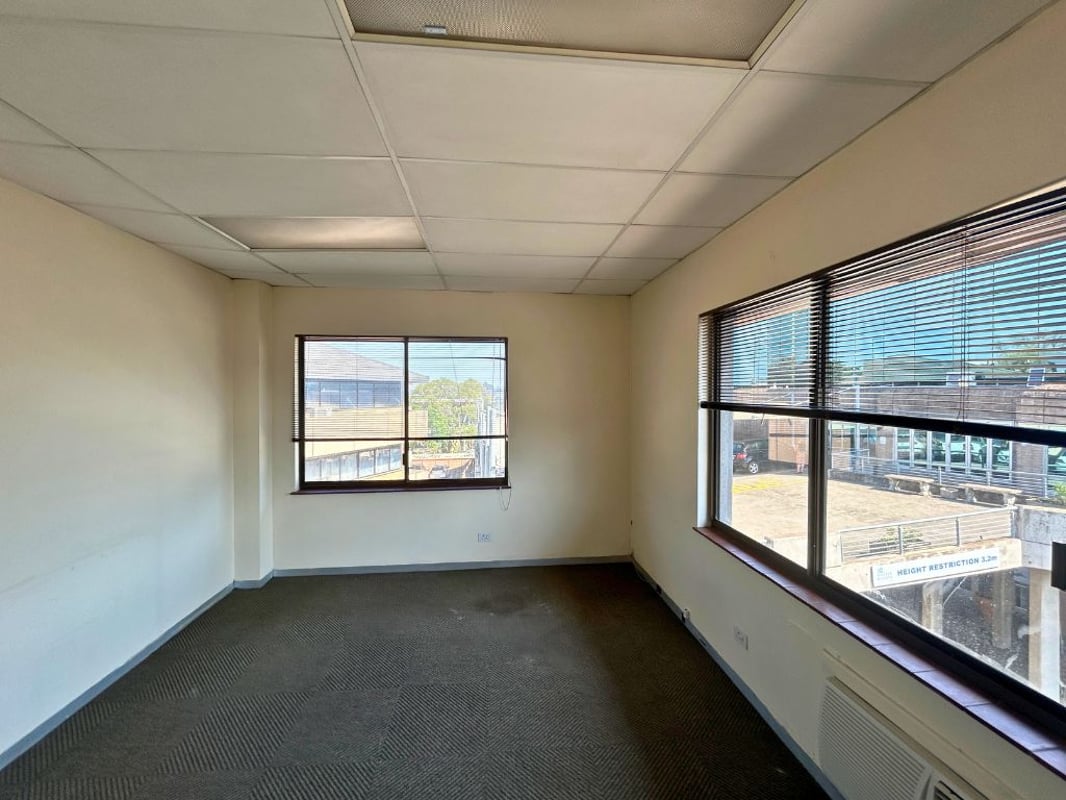  165m² Office To Let in Westville