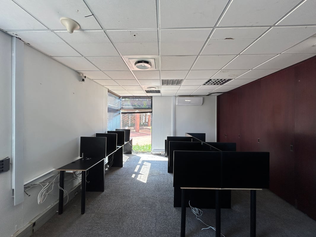 445m² Office For Sale in La Lucia Ridge