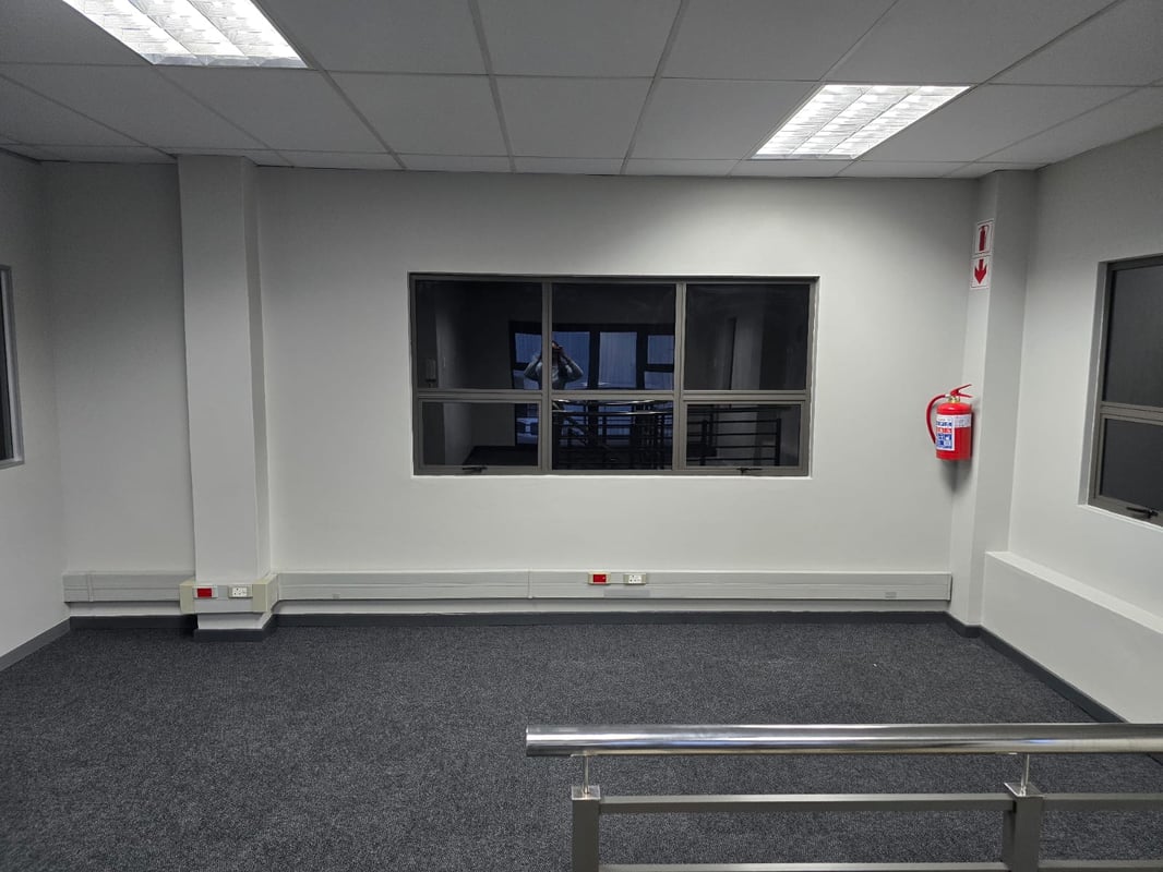 385m² Warehouse To Let in Riverhorse Valley