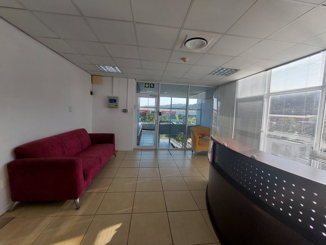 375m² Office To Let in Riverhorse Valley
