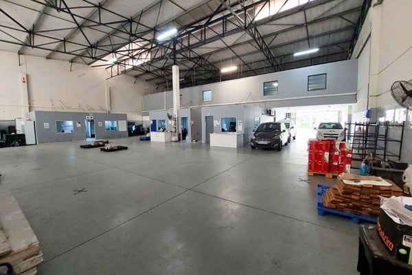 1008m² Warehouse For Sale in Riverhorse Valley — image 4