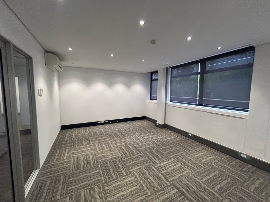 305m² Office To Let in Westville