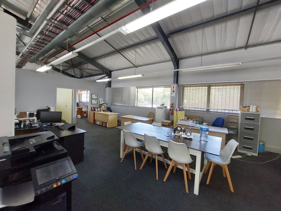 559m² Warehouse with Prime Exposure for Lease in Riverhorse Valley