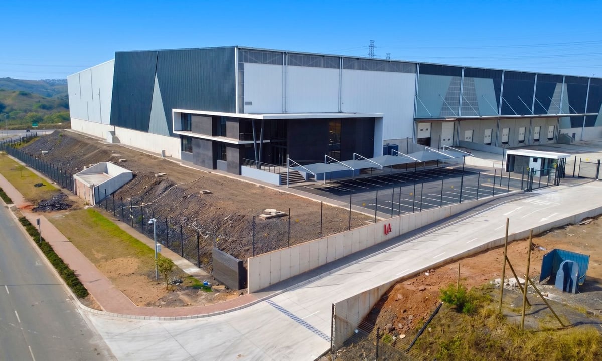 8 195m² New Warehousing Facility To Let in Riverhorse Valley 