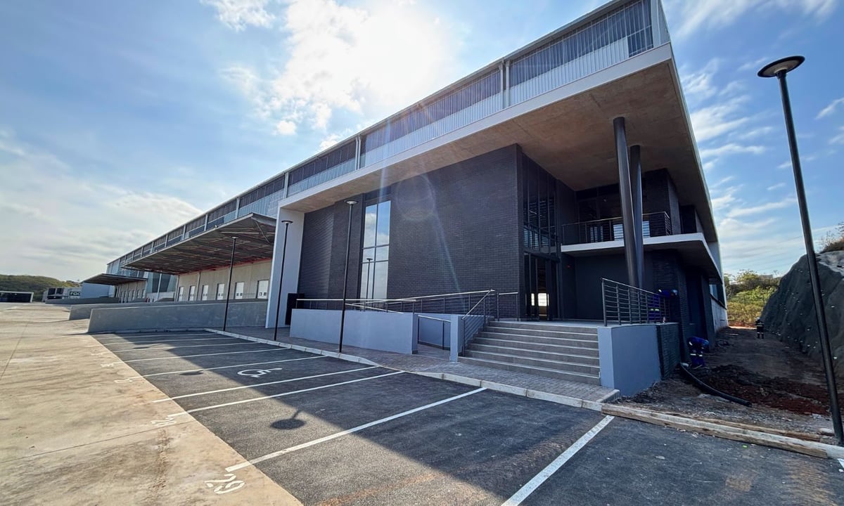 8 195m² New Warehousing Facility To Let in Riverhorse Valley 