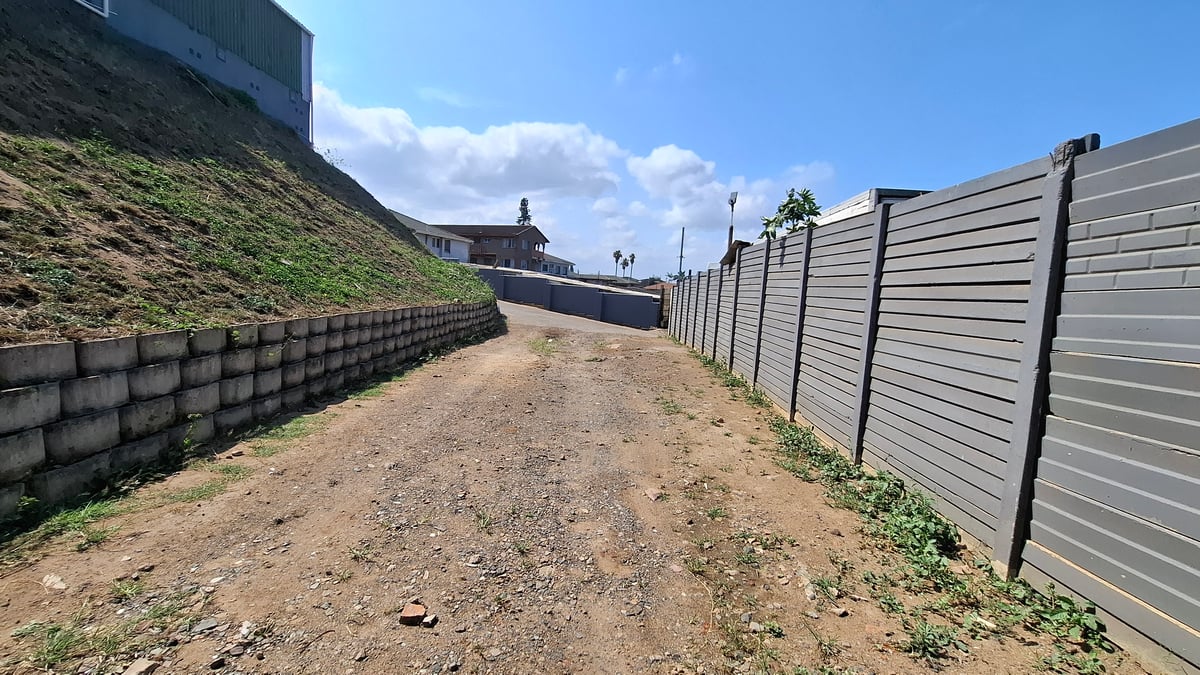 2800m² Yard To Let in Springfield