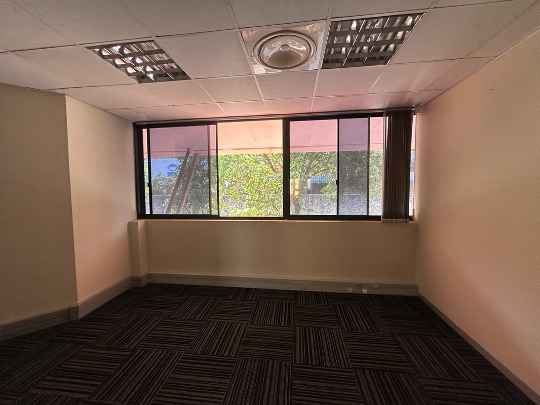 175m² Office To Let in Westville