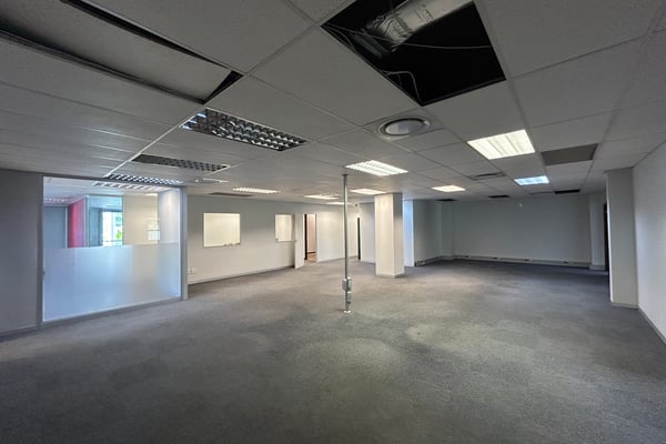340m² Office To Let in Riverhorse Valley — image 2
