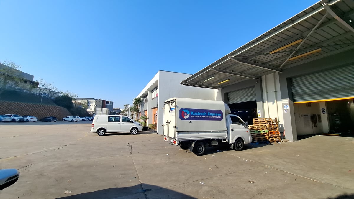900m² Warehouse To Let in Riverhorse Valley