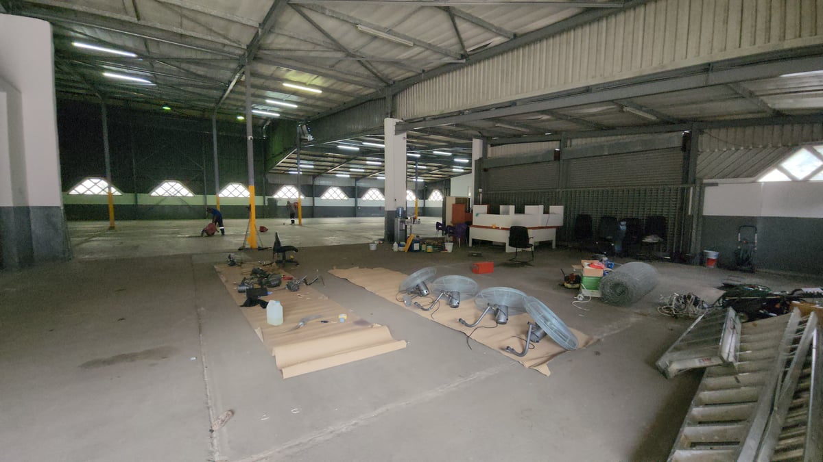 3 867m² Standalone Factory To Let in Glen Anil