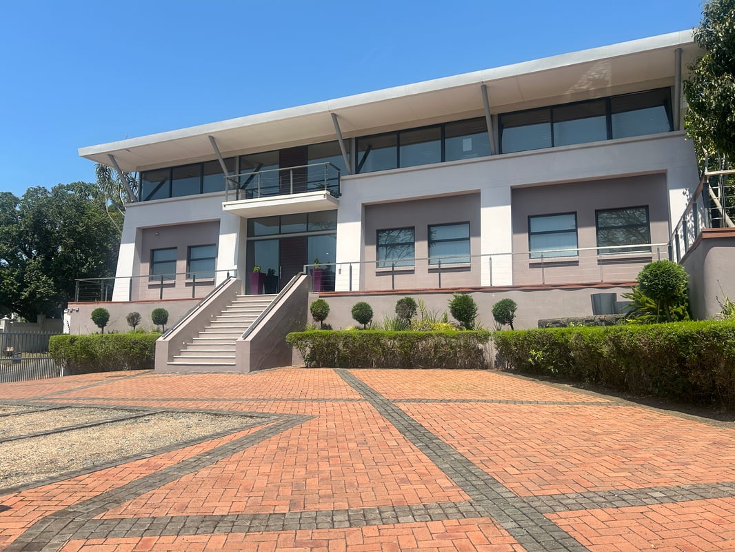 144m² Office To Let in Westville
