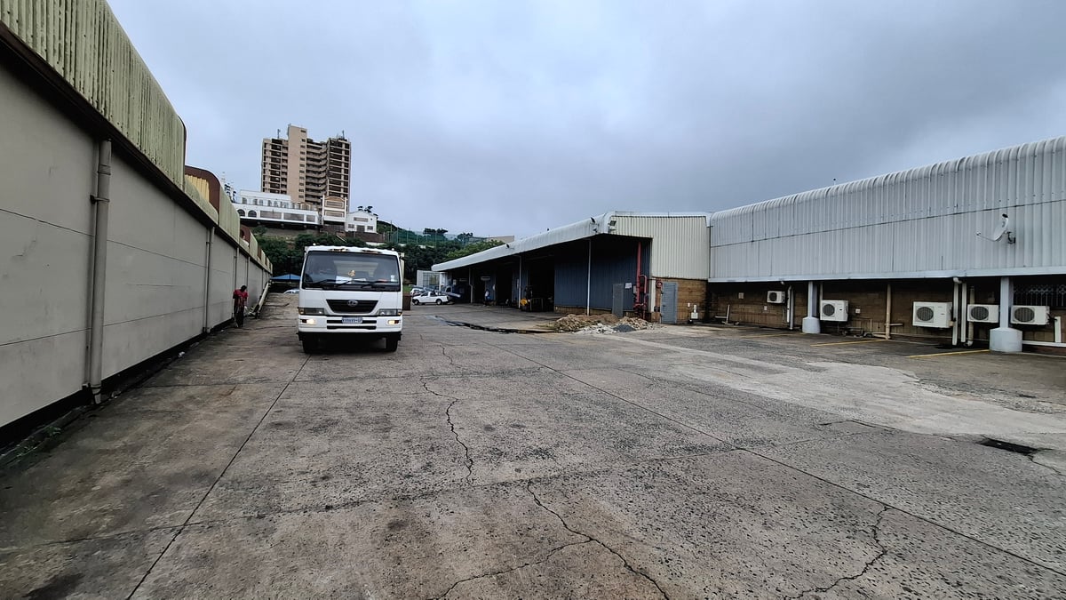 1 943m² Warehouse To Let in Springfield