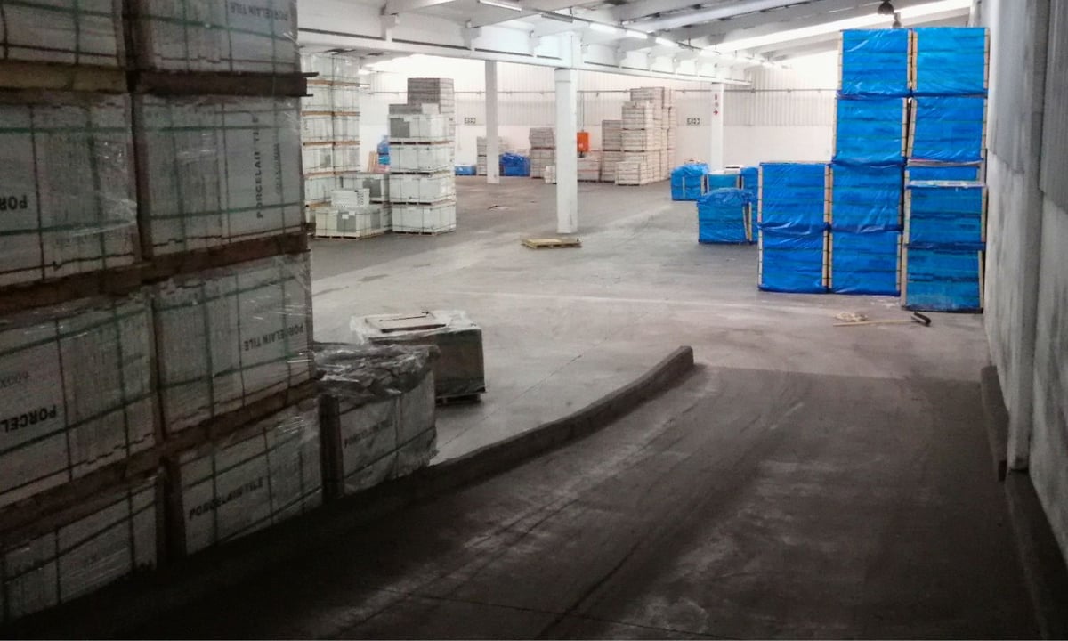 2 157m² Warehouse For Sale in New Germany