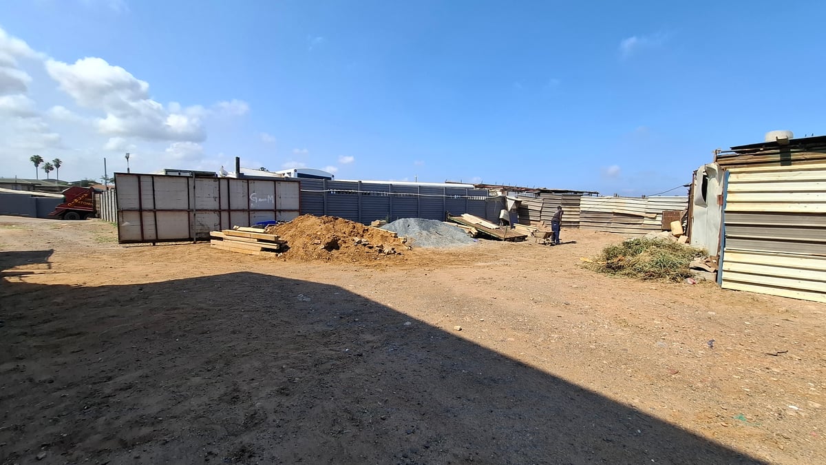 4 600m² Yard To Let in Springfield