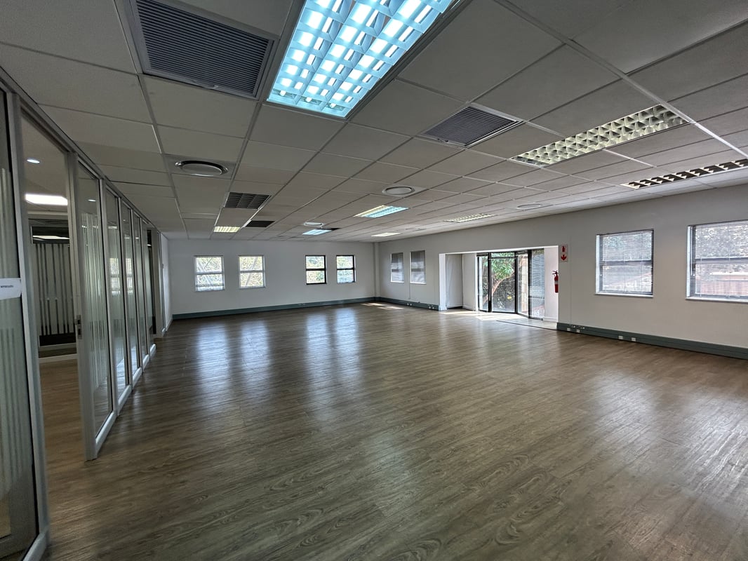 213m² Office to Let at Westway Office Park, Westville