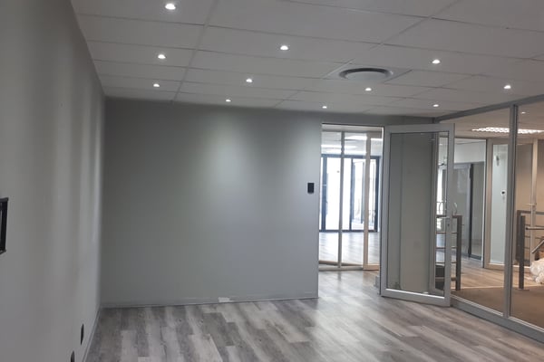408m² Office To Let at Island Circle Office Park, Riverhorse Valley — image 3