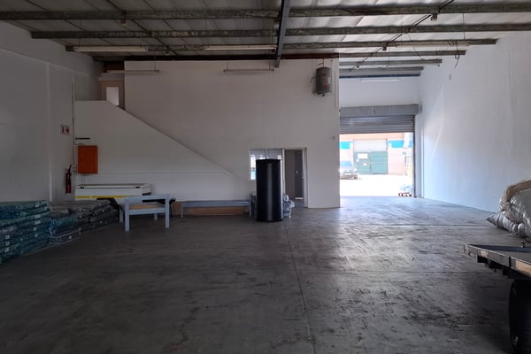 303m² Warehouse To Let in Durban North — image 4