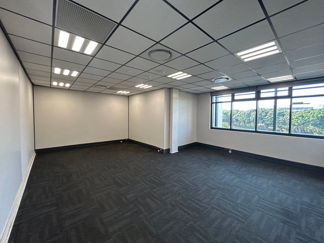 1 678m² Office to Let in The Glasshouse Office Park