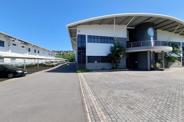 410m² Office For Lease in Riverhorse Valley — image 2