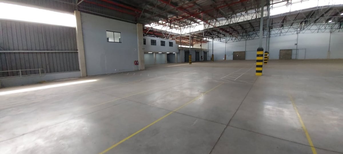 10 000m² Warehouse For Sale in Riverhorse Valley 