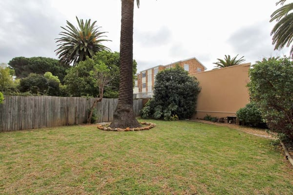 Two bedroom apartment with exclusive use garden