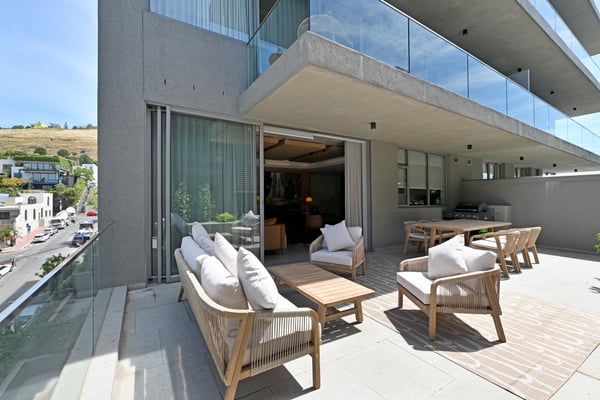 93 sqm apartment with generous balcony (41 sqm), two parking bays and a storeroom. Sold fully furnished.