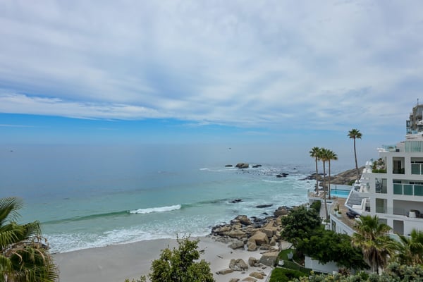 Clifton Elegance: Three Bedroom Apartment with Separate Studio