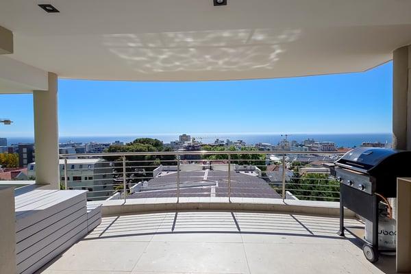 OCEAN VIEWS AND A PRIVATE POOL: LOCK UP AND GO LIVING IN SEA POINT