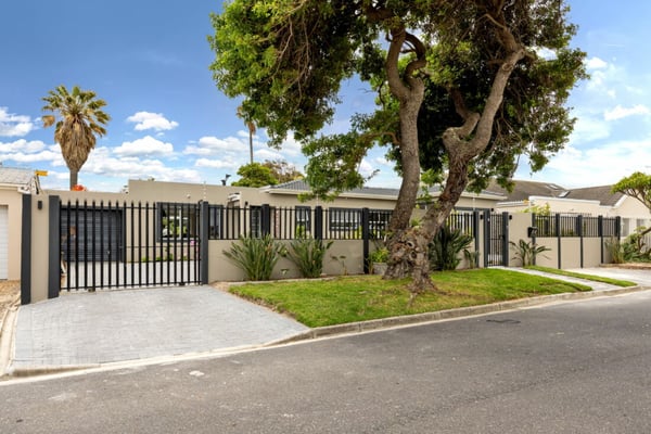 Modern Bergvliet home