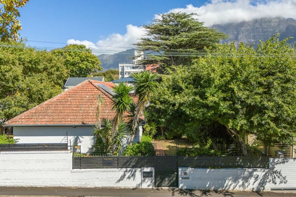 2 Bedroom house for sale in Rondebosch