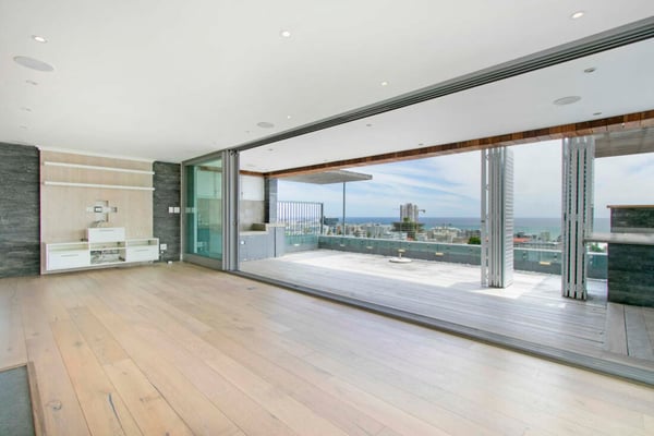 Spacious Sea Point apartment
