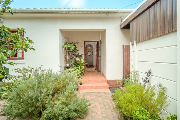 4 Bedroom House for sale in Rondebosch