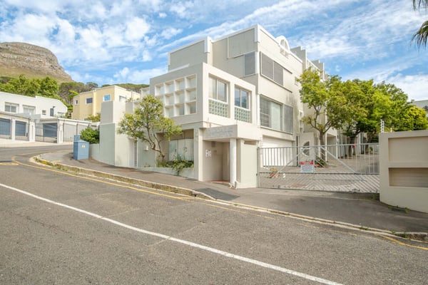 Tucked away studio apartment in Gardens, Cape Town