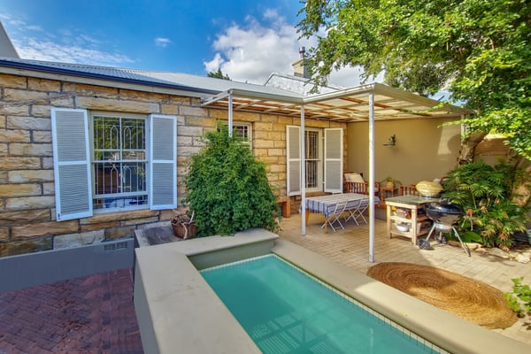 Your perfect retreat awaits - charming home beneath Table Mountain