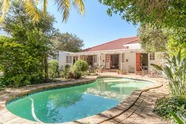 Priced to sell so don't delay ....  Rondebosch Clare Park